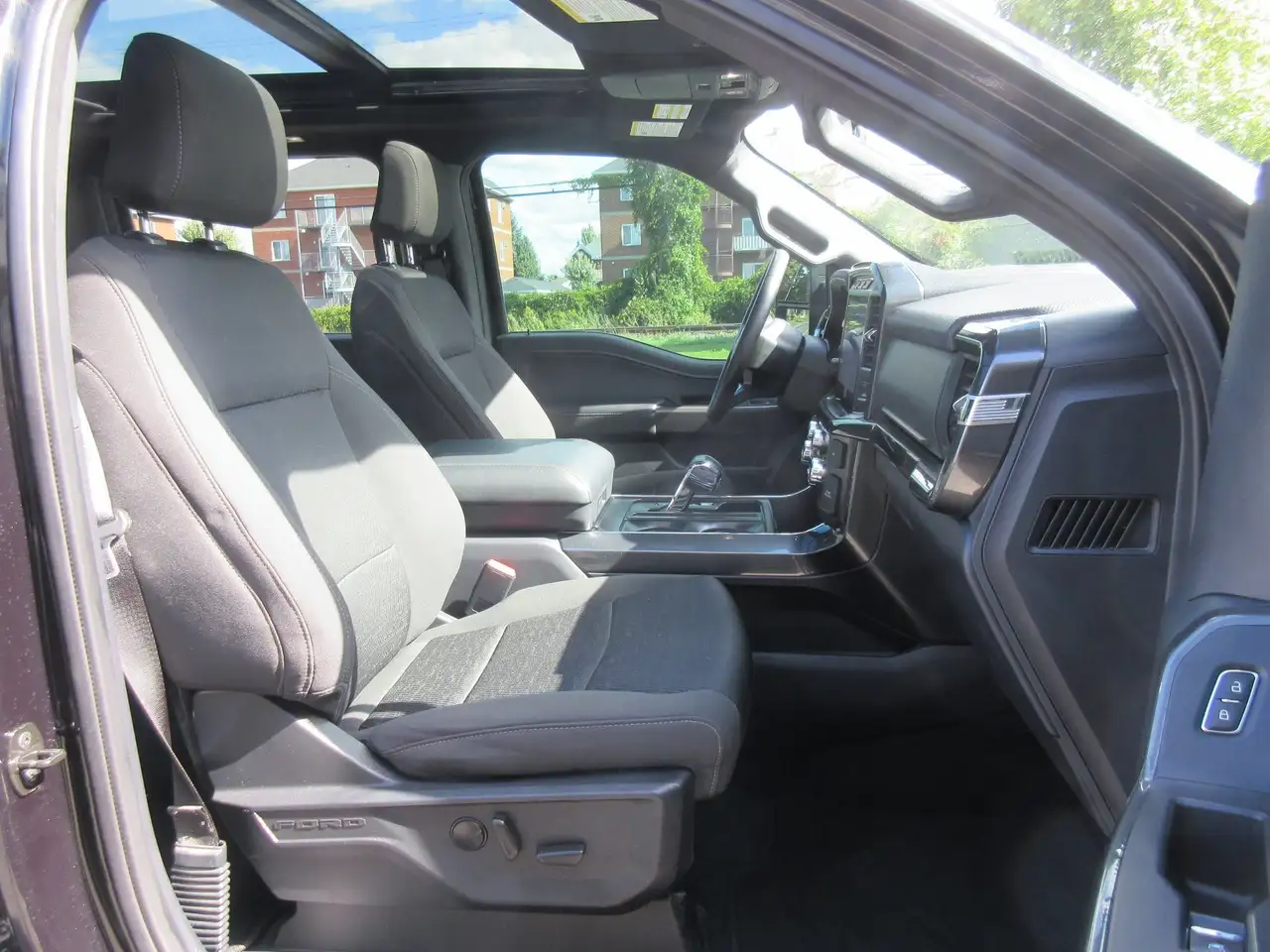 Ford F-150 - Image 25