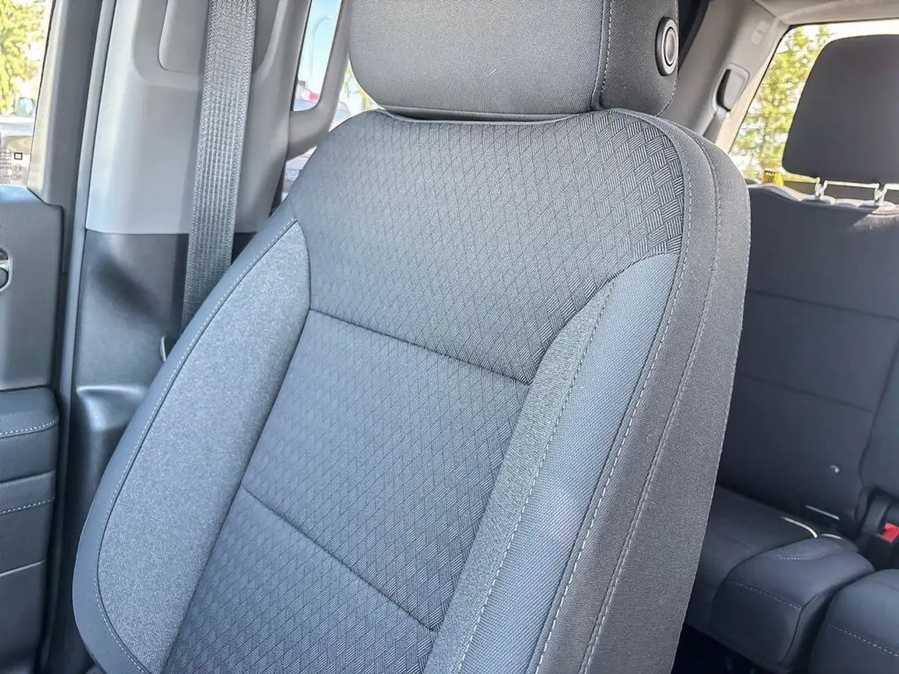 Chevrolet Silverado 1500 - Image 22