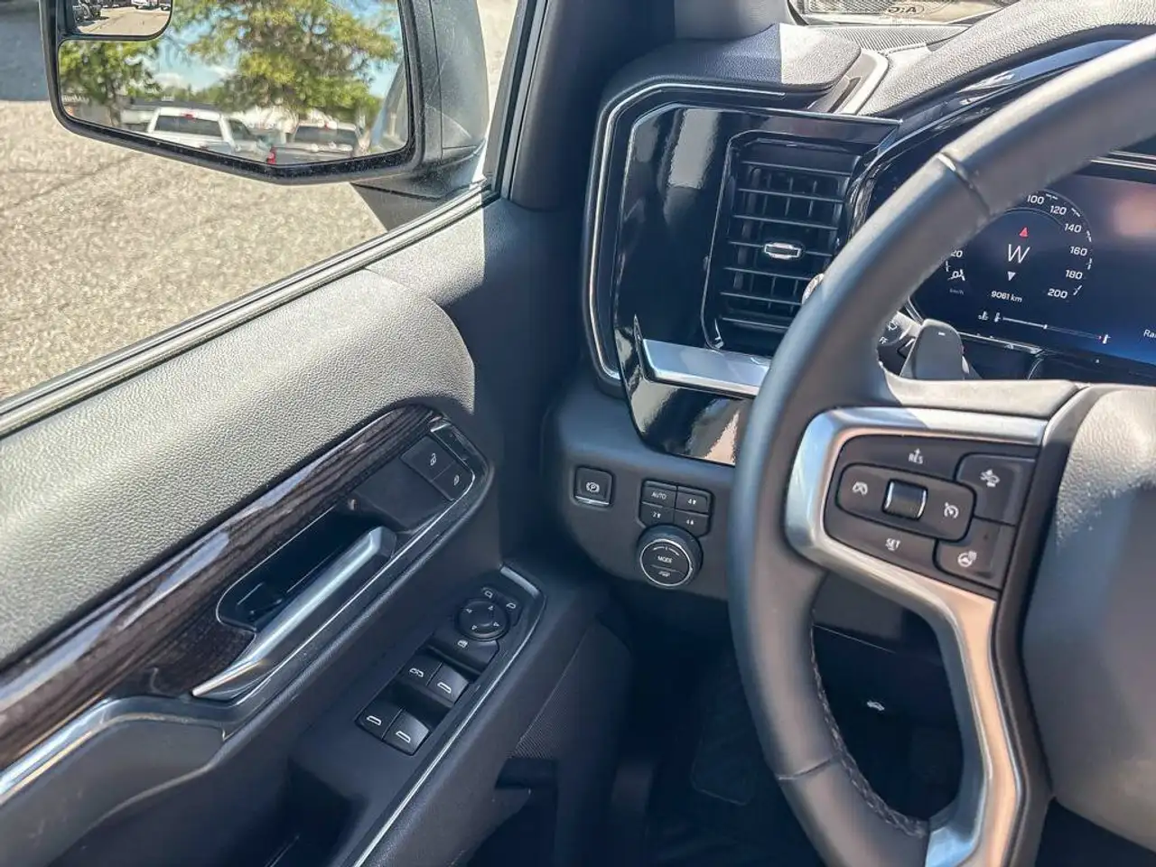 Chevrolet Silverado 1500 - Image 19