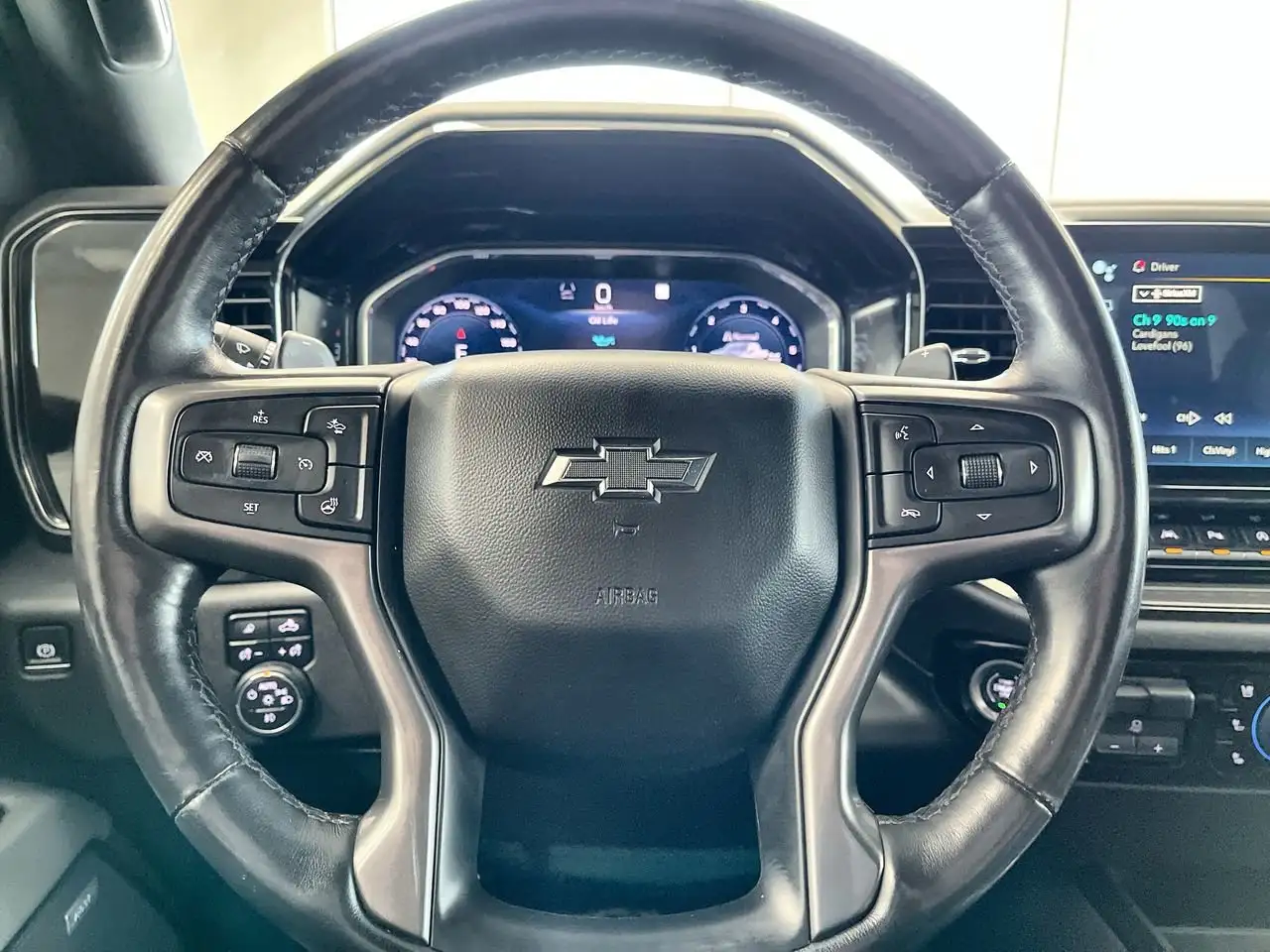 Chevrolet Silverado 1500 - Image 22