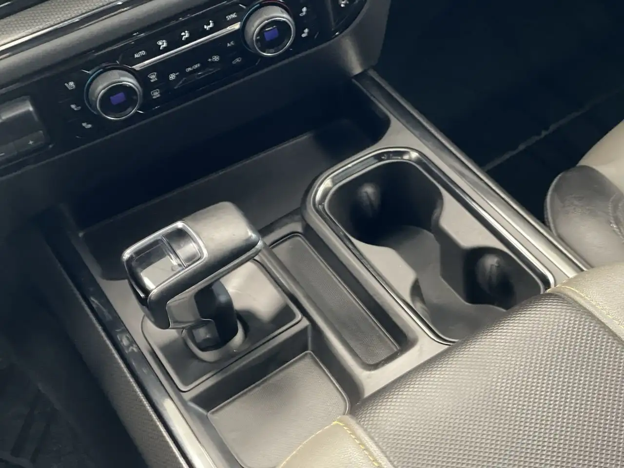 Chevrolet Silverado 1500 - Image 27