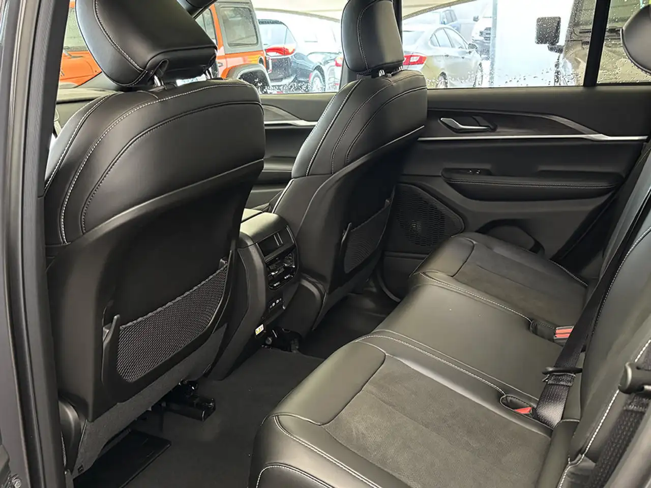 Jeep Grand Cherokee - Image 22