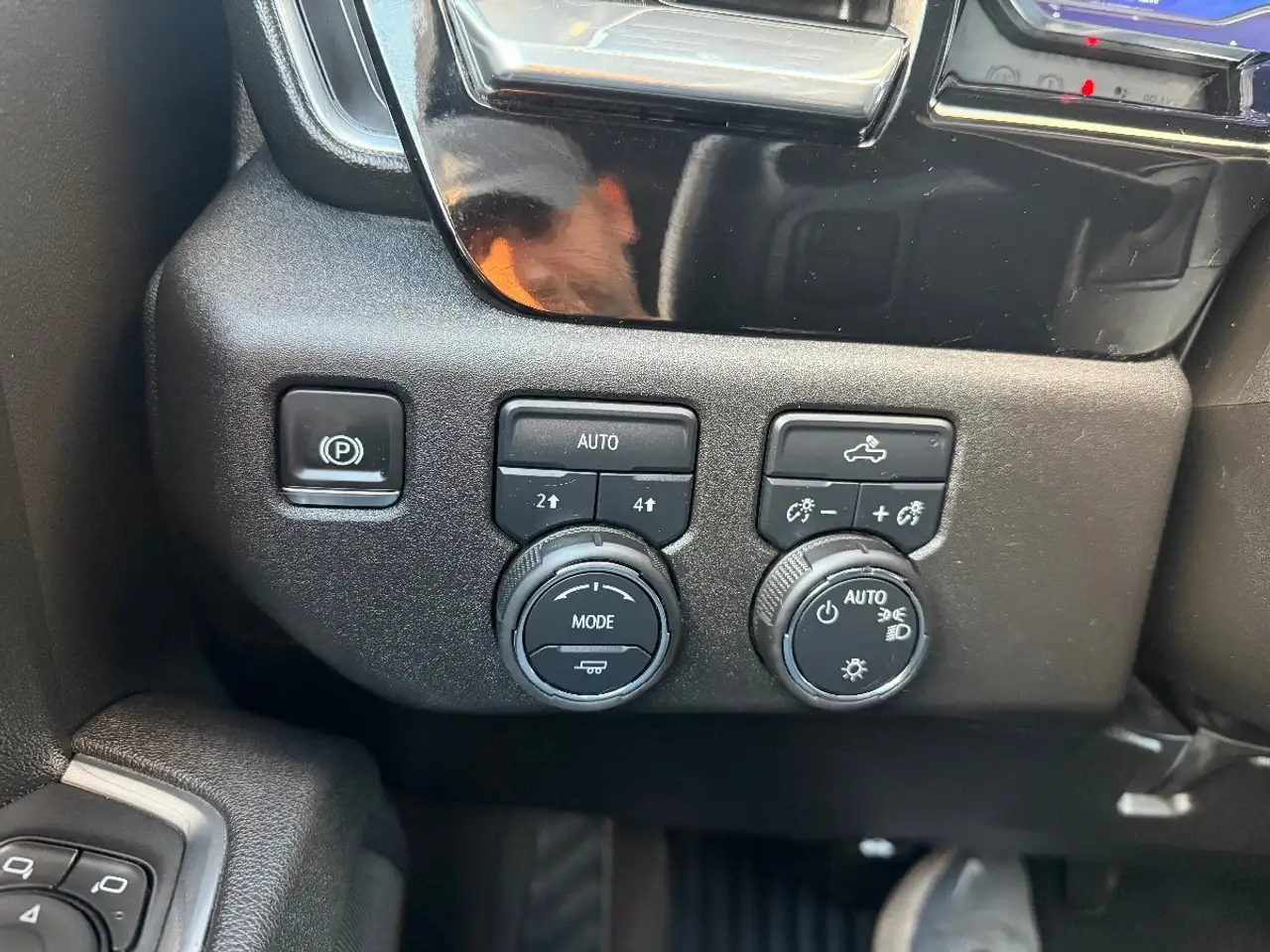 Chevrolet Silverado 1500 - Image 28