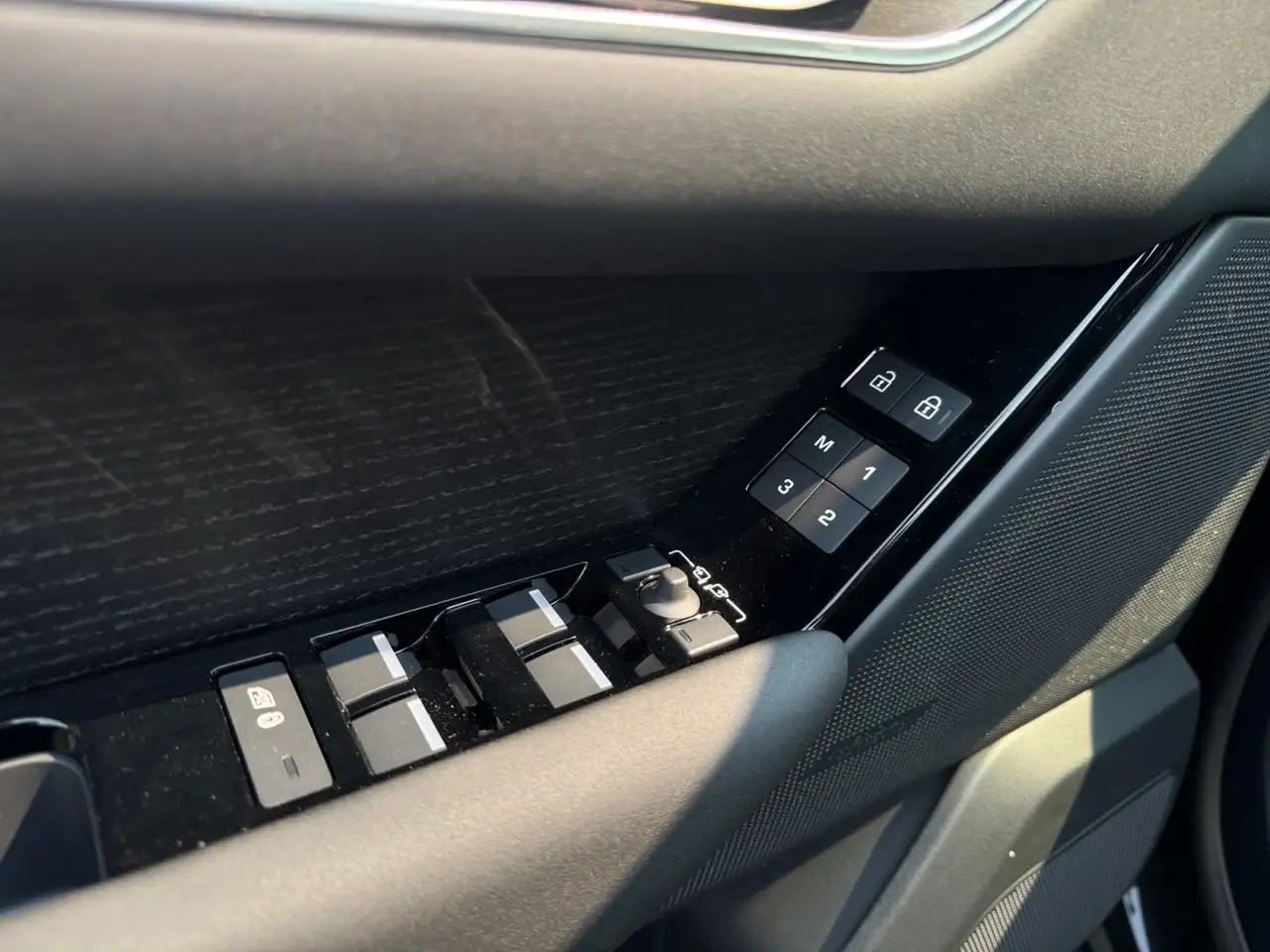 Land Rover Range Rover Velar - Image 28