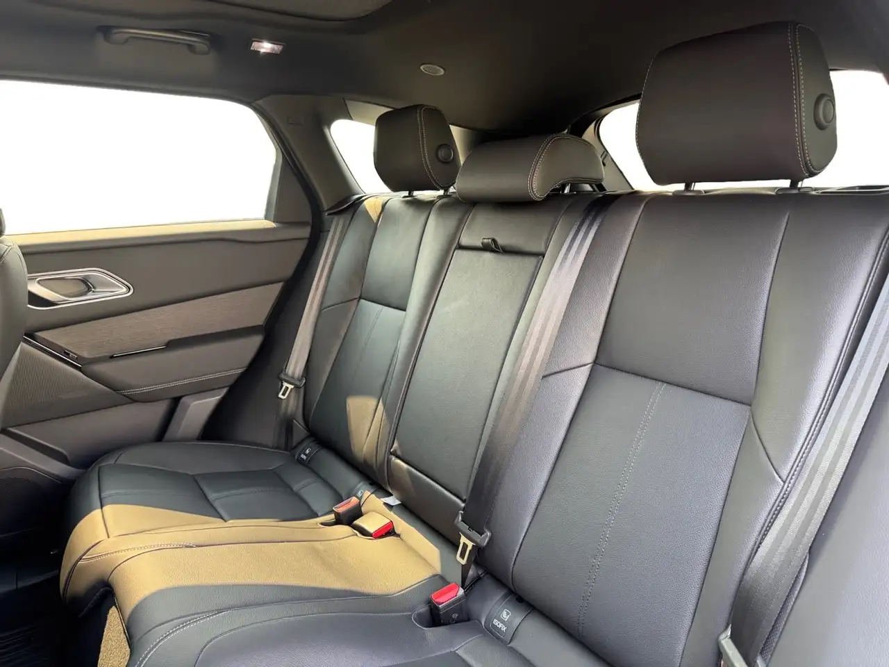 Land Rover Range Rover Velar - Image 19