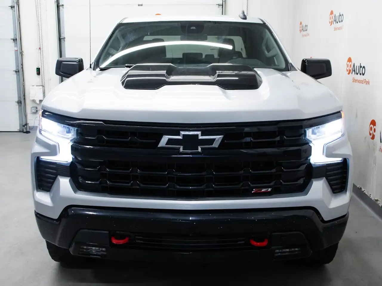 Chevrolet Silverado 1500 - Image 2