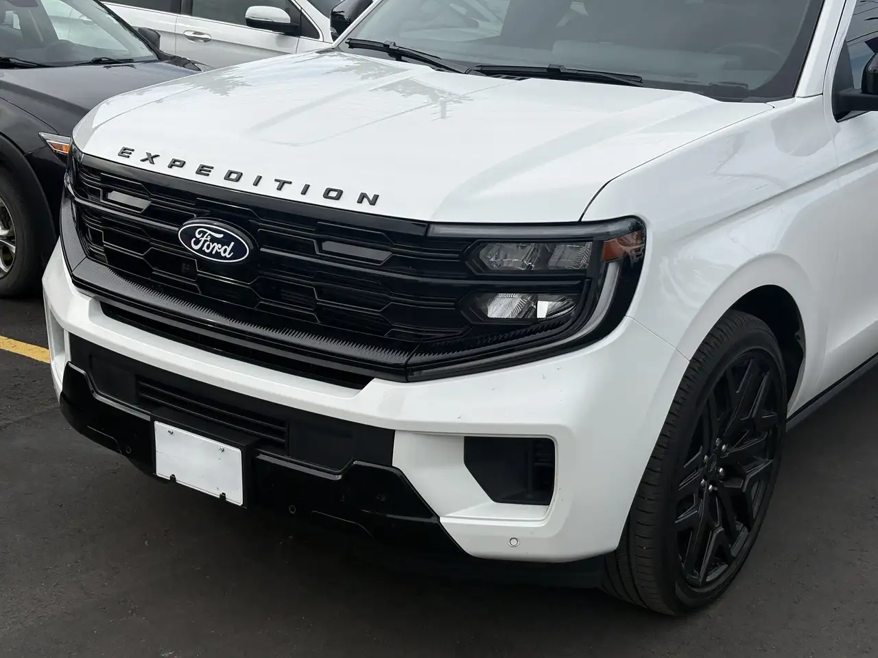 Ford Expedition - Image 9