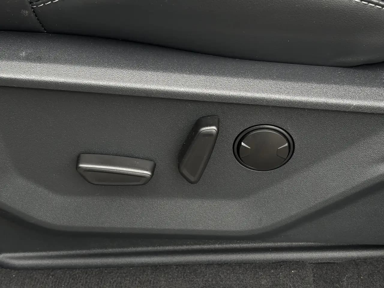Ford Expedition - Image 17