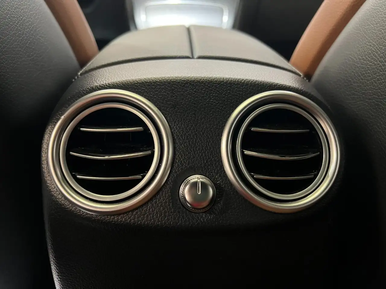 Mercedes-Benz GLC - Image 26