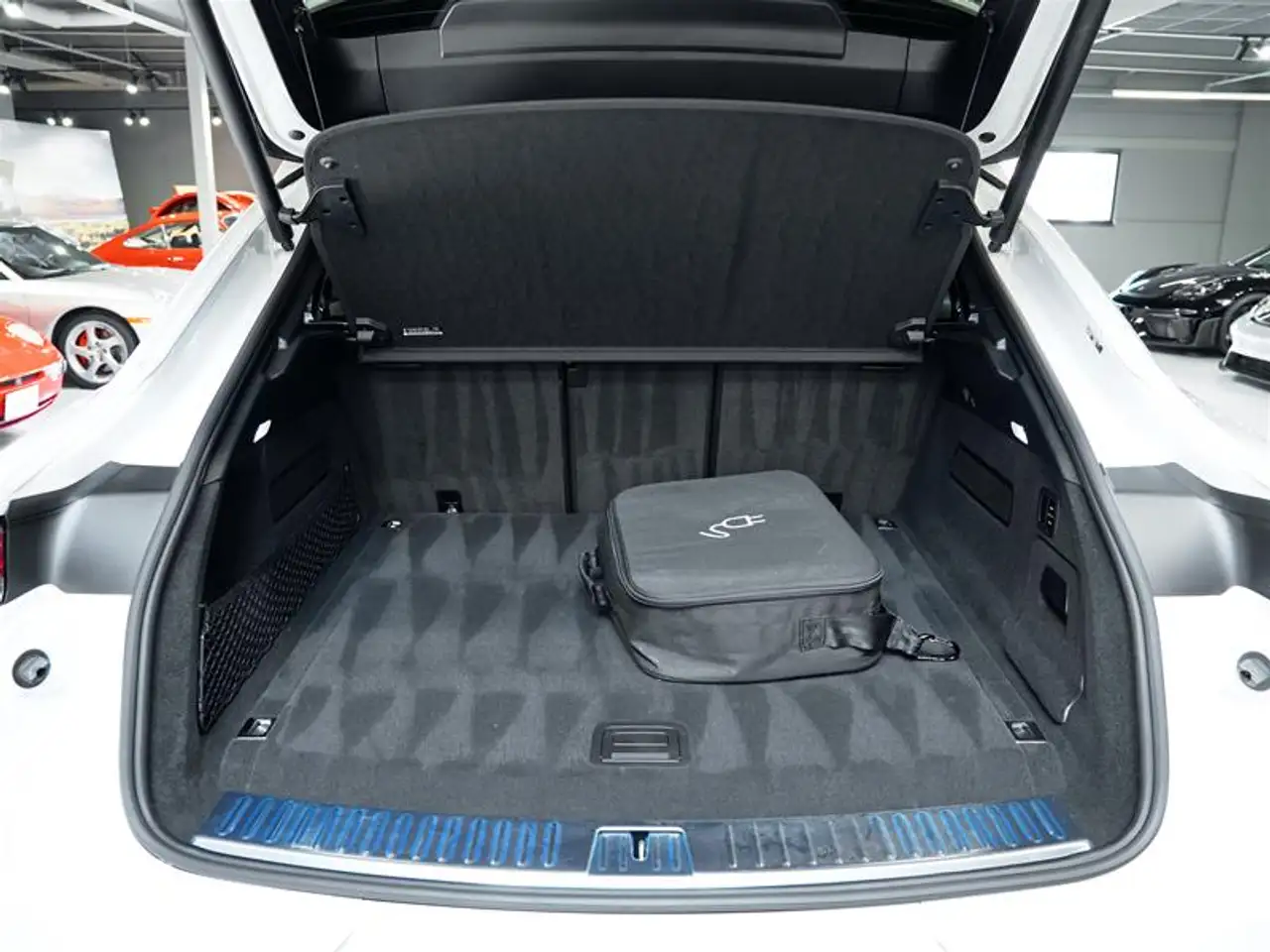 Porsche Cayenne - Image 17