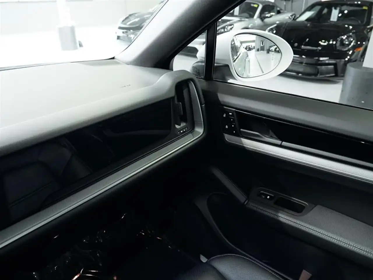 Porsche Cayenne - Image 35