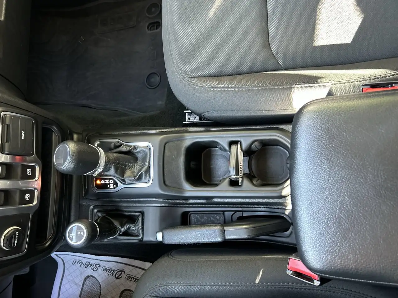 Jeep Wrangler - Image 27