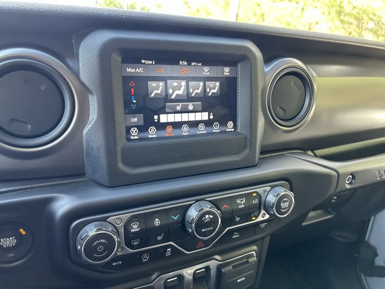 Jeep Wrangler - Image 21