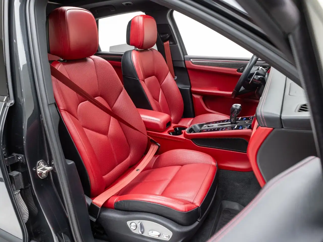 Porsche Macan - Image 28