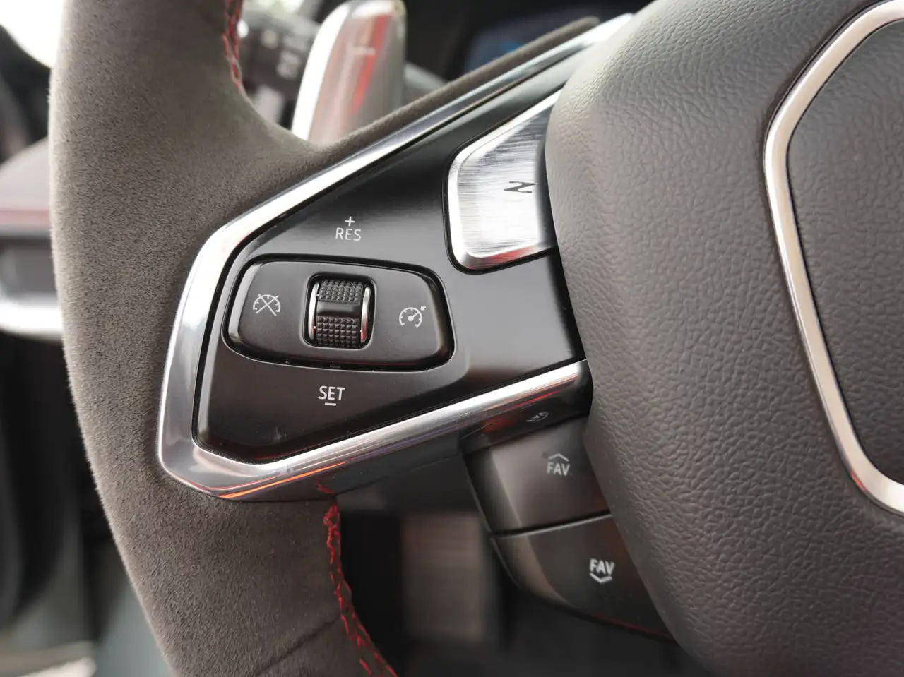 Chevrolet Corvette - Image 28