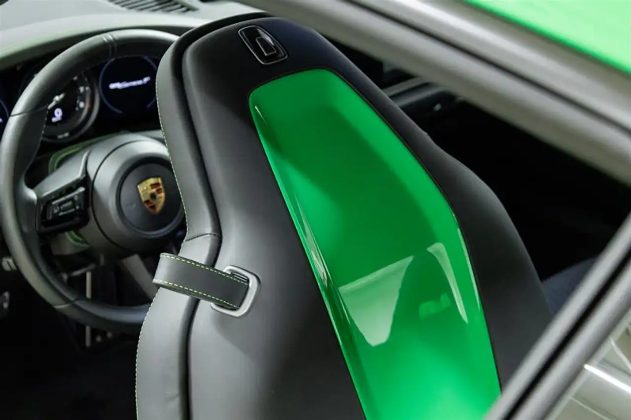 Porsche 911 - Image 24