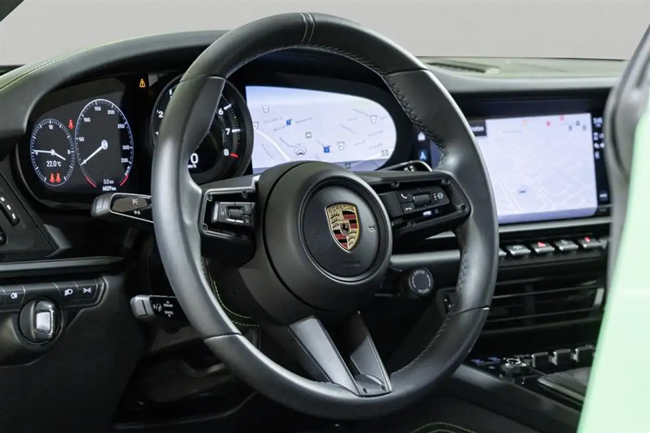 Porsche 911 - Image 25