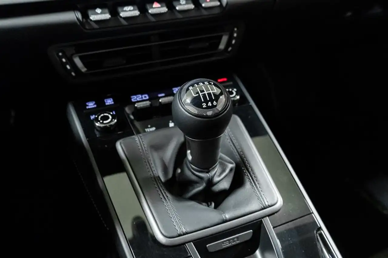 Porsche 911 - Image 32