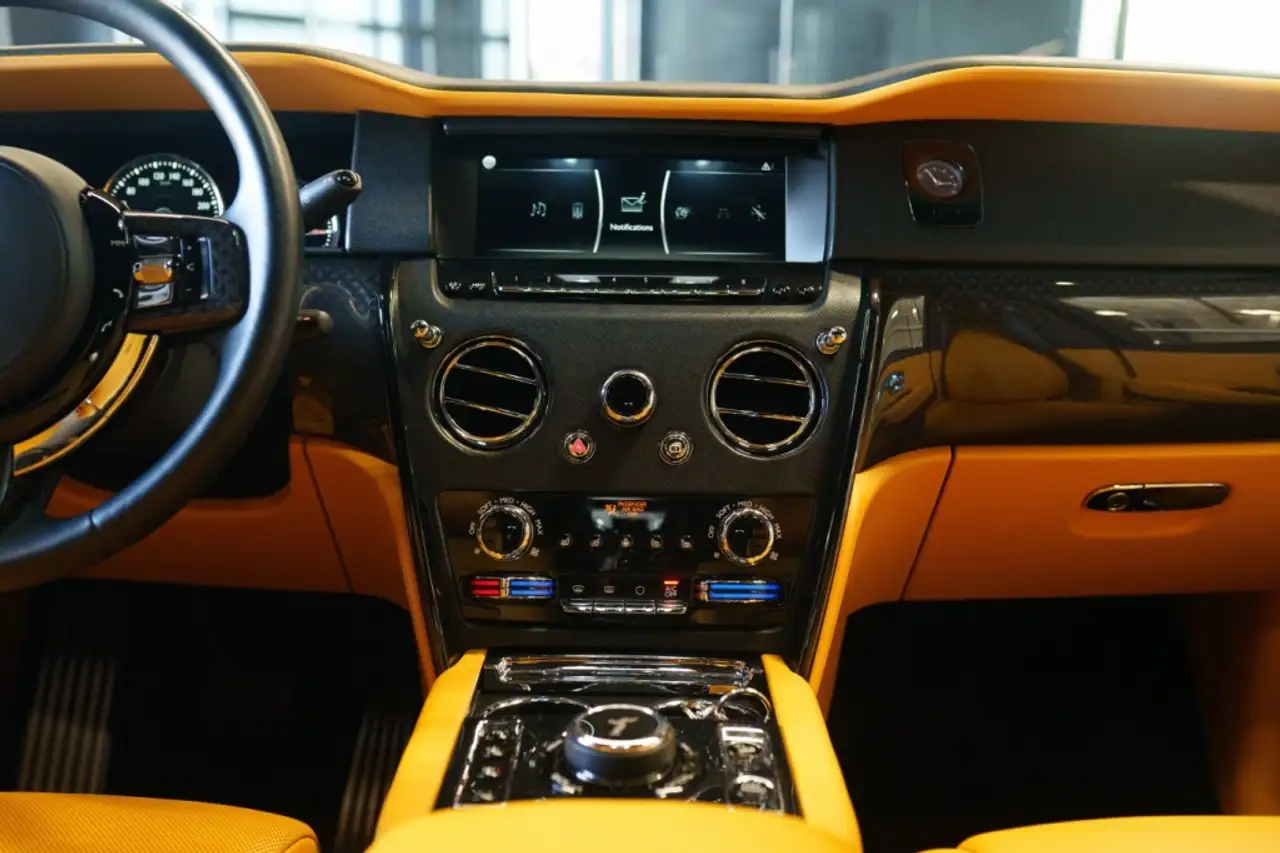 Rolls-Royce Cullinan - Image 3