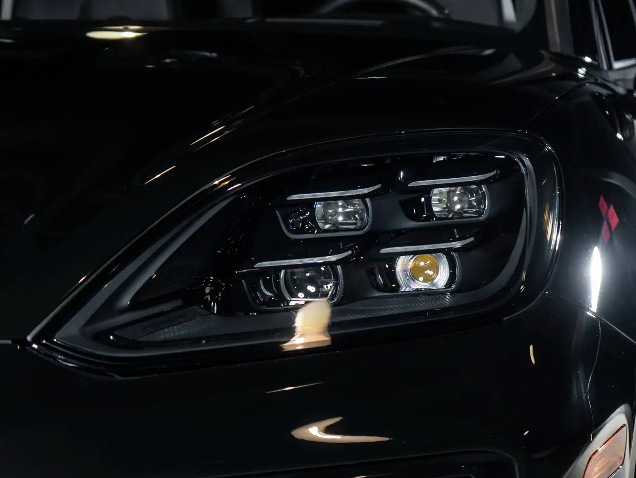 Porsche Cayenne - Image 18