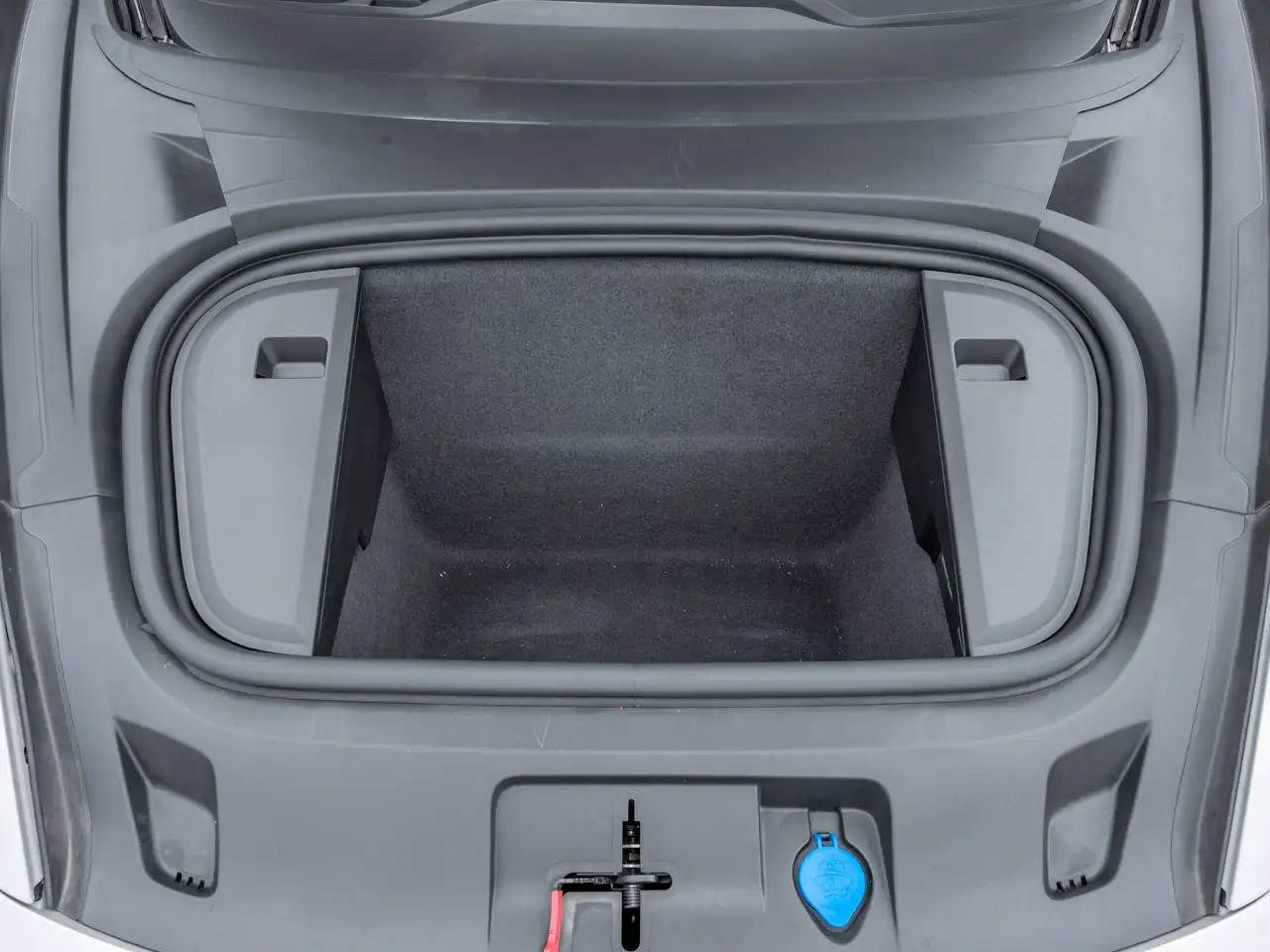 Porsche Taycan - Image 8
