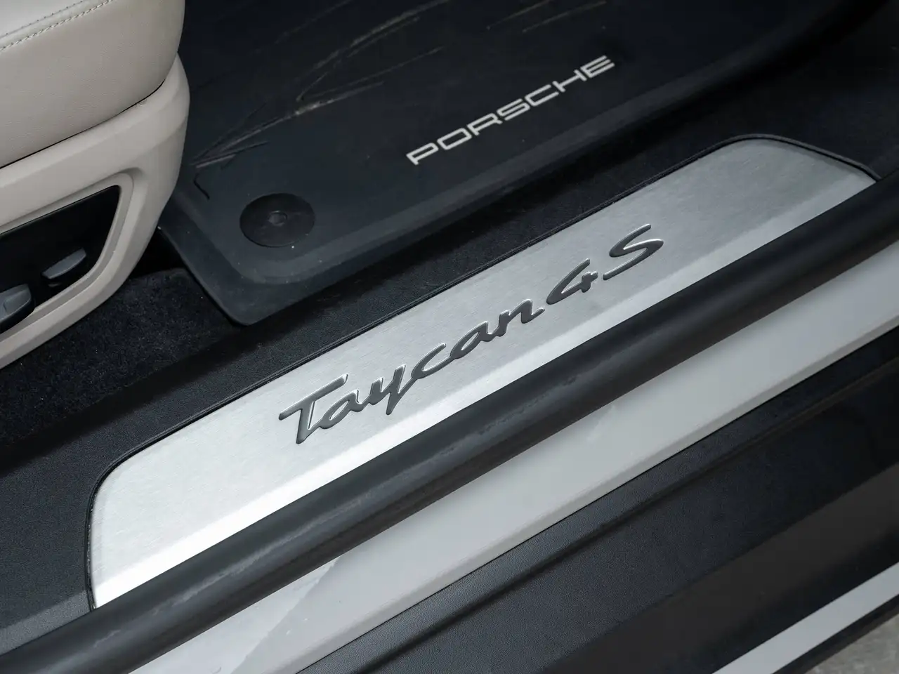 Porsche Taycan - Image 34