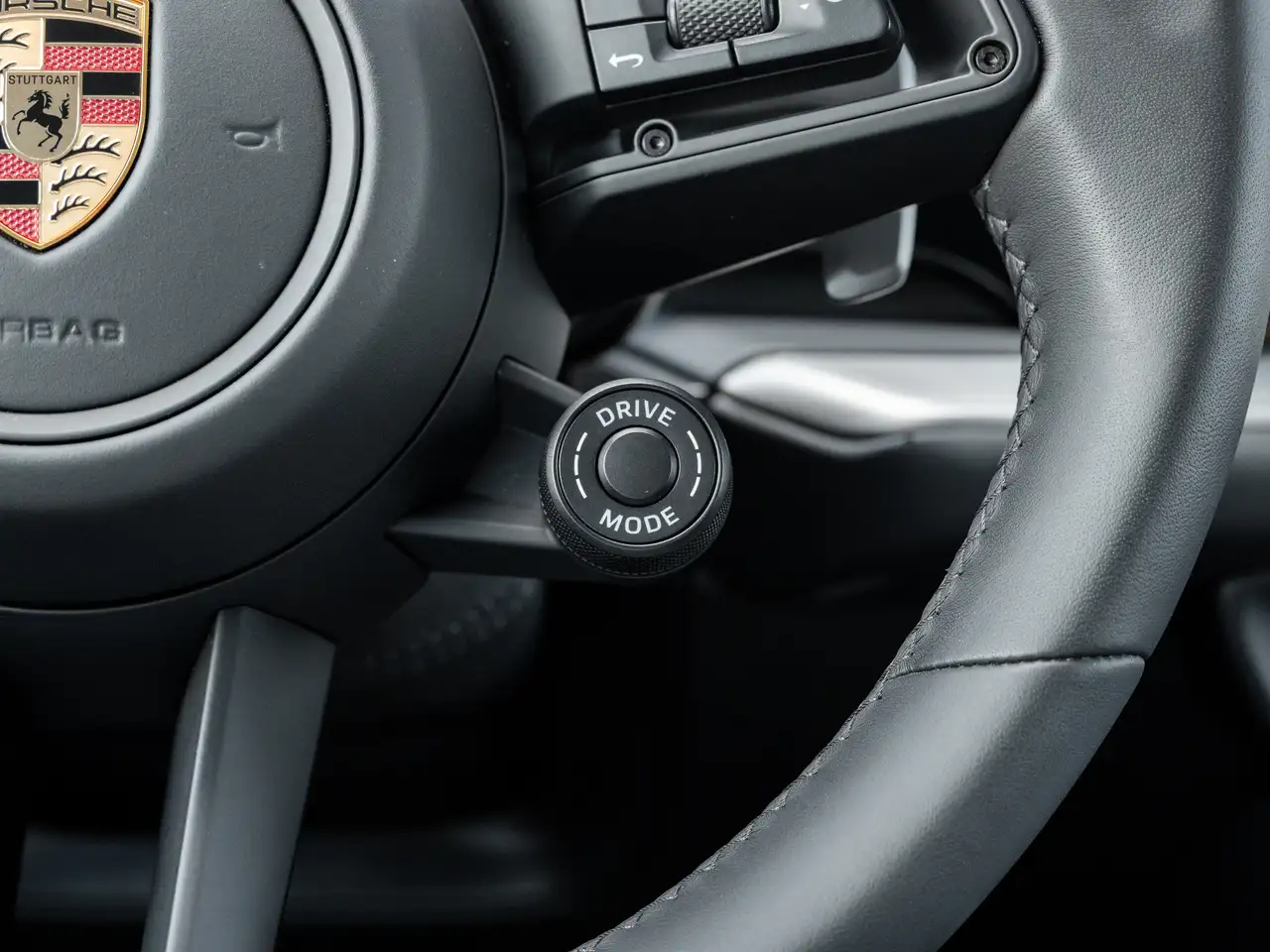 Porsche Cayenne - Image 16
