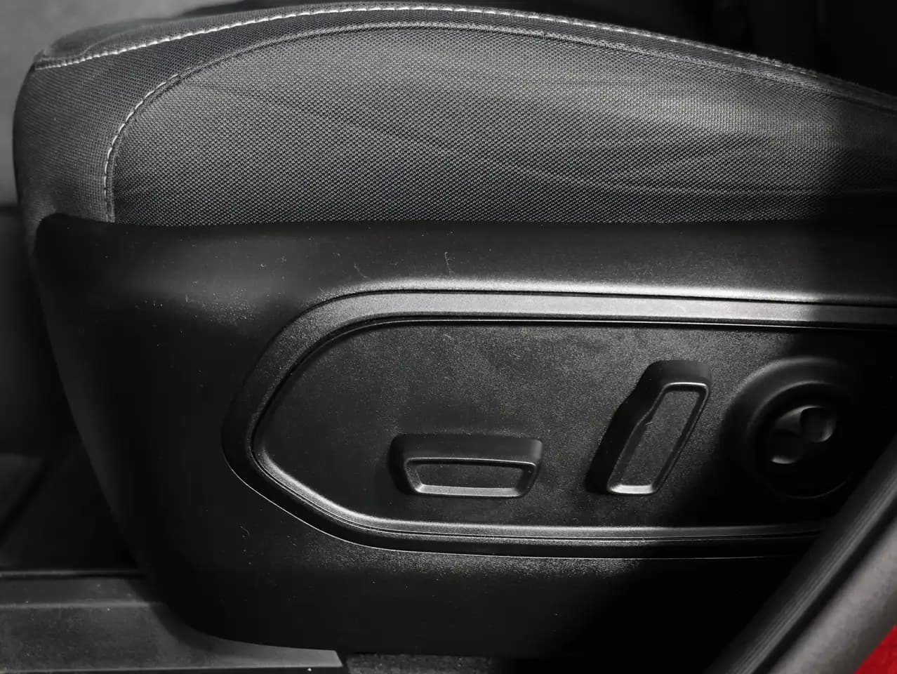 Jeep Grand Cherokee - Image 22