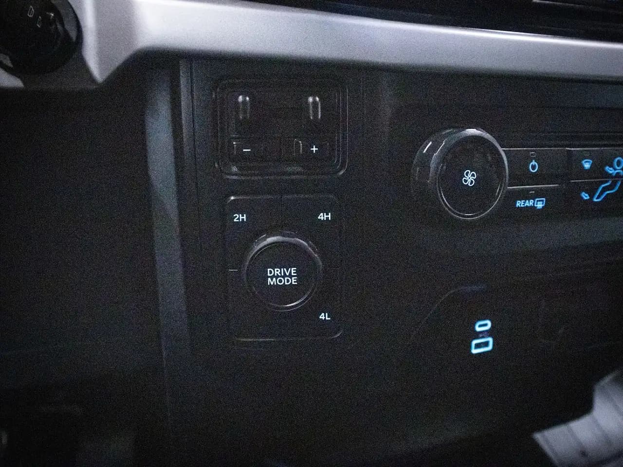 Ford F-150 - Image 24
