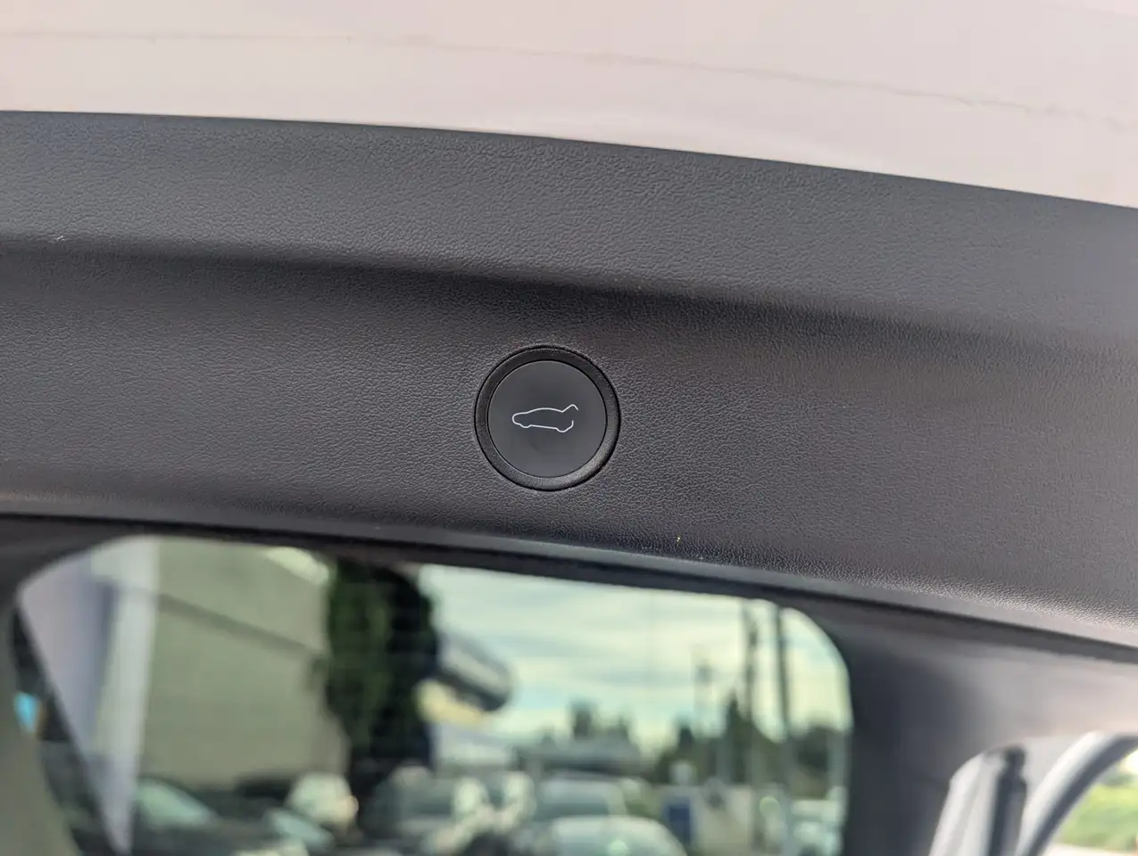 Tesla Model Y - Image 9