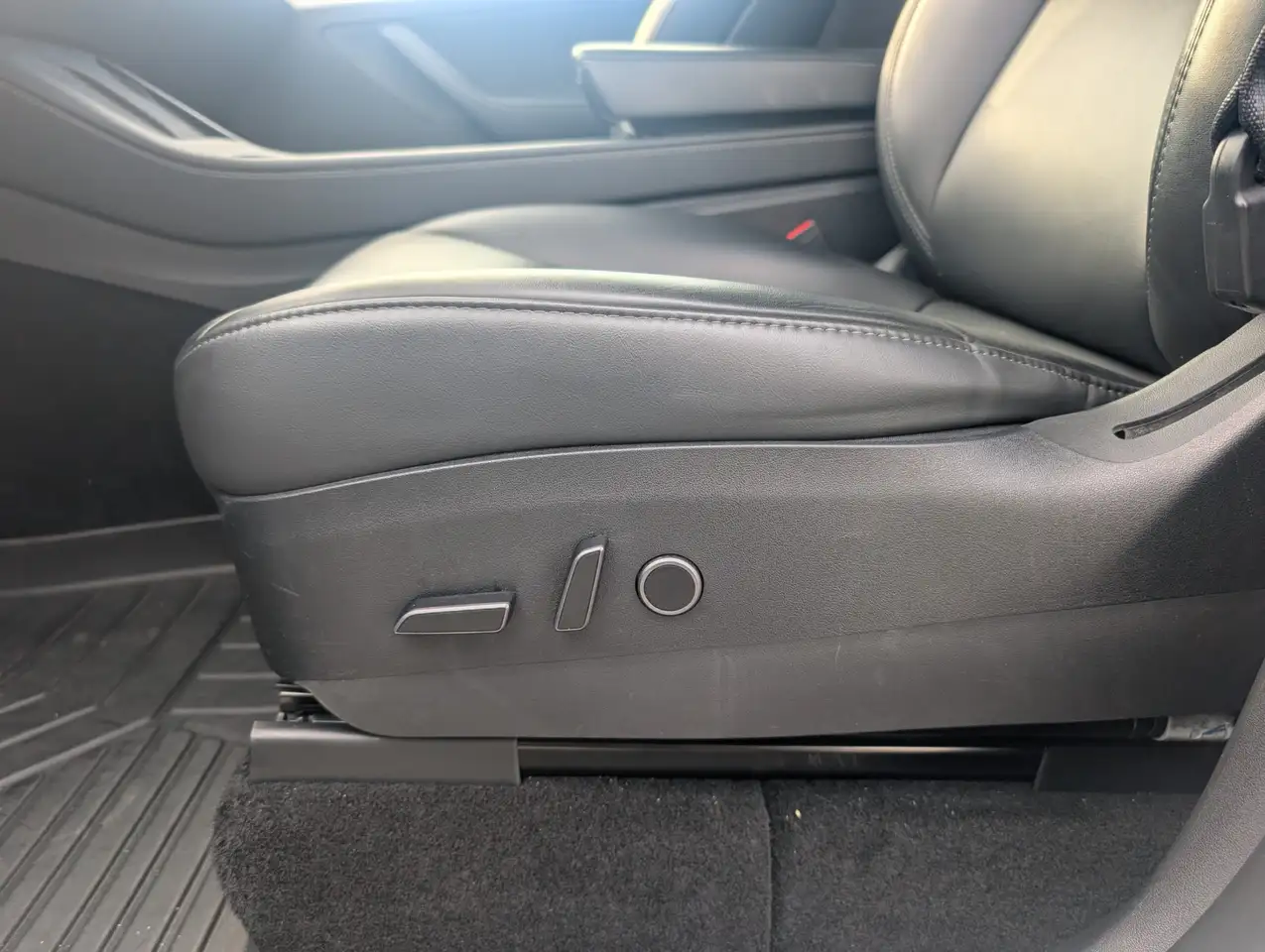 Tesla Model Y - Image 14