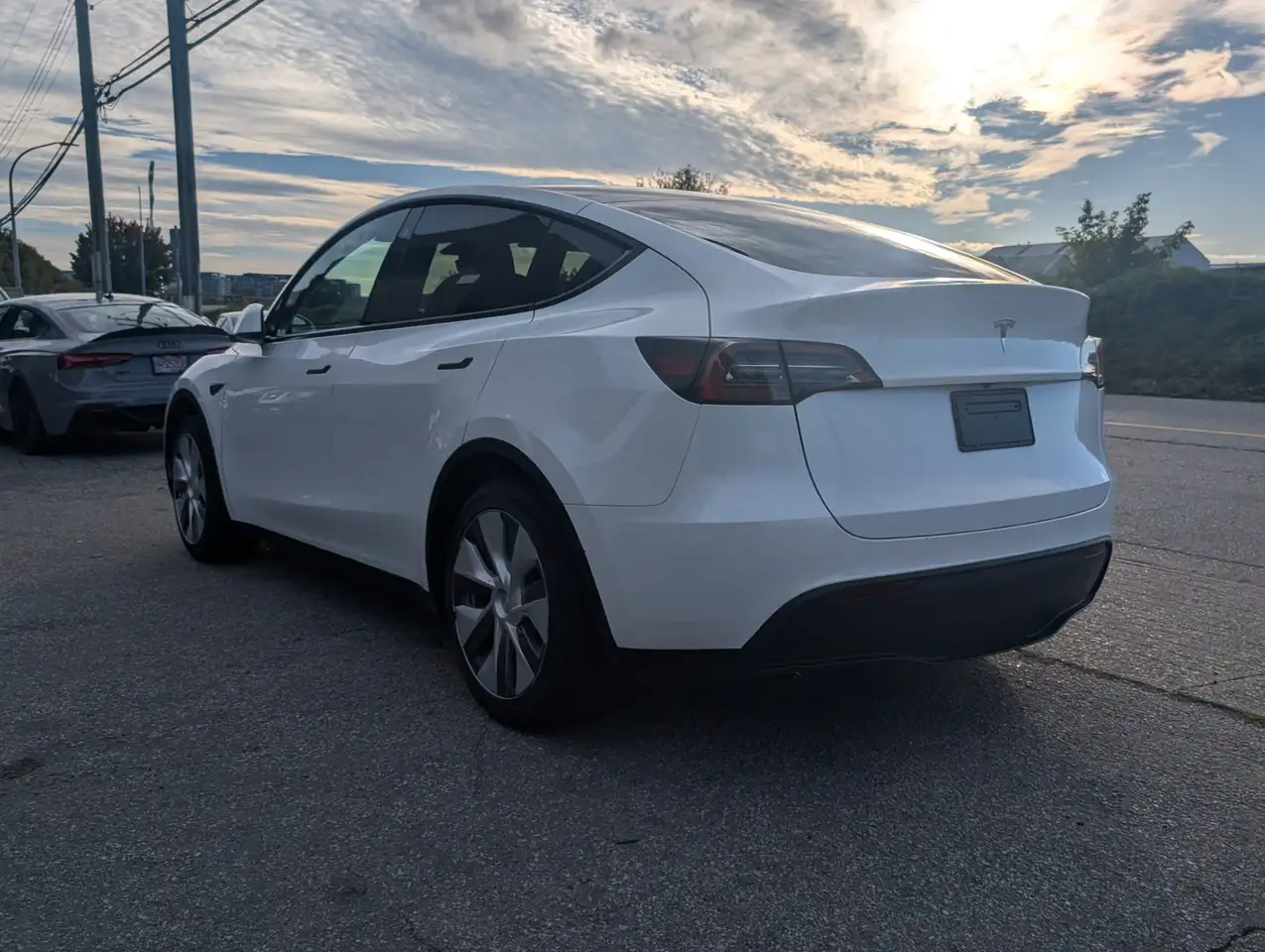Tesla Model Y - Image 19