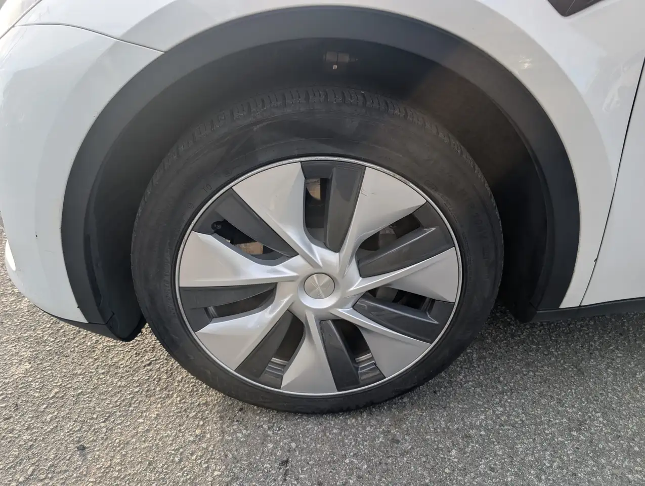 Tesla Model Y - Image 21
