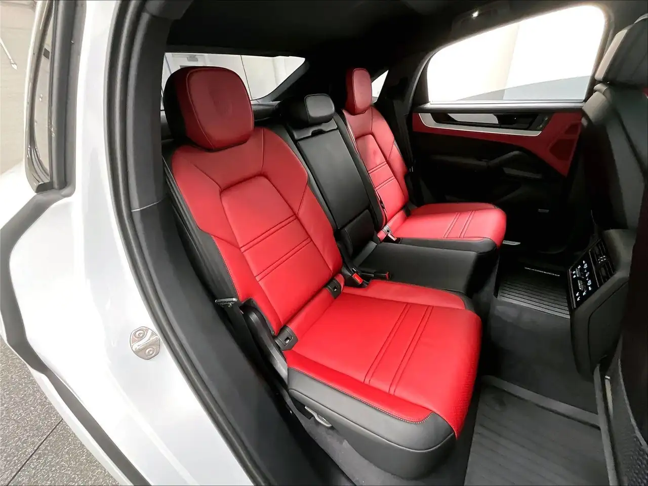 Porsche Cayenne - Image 16