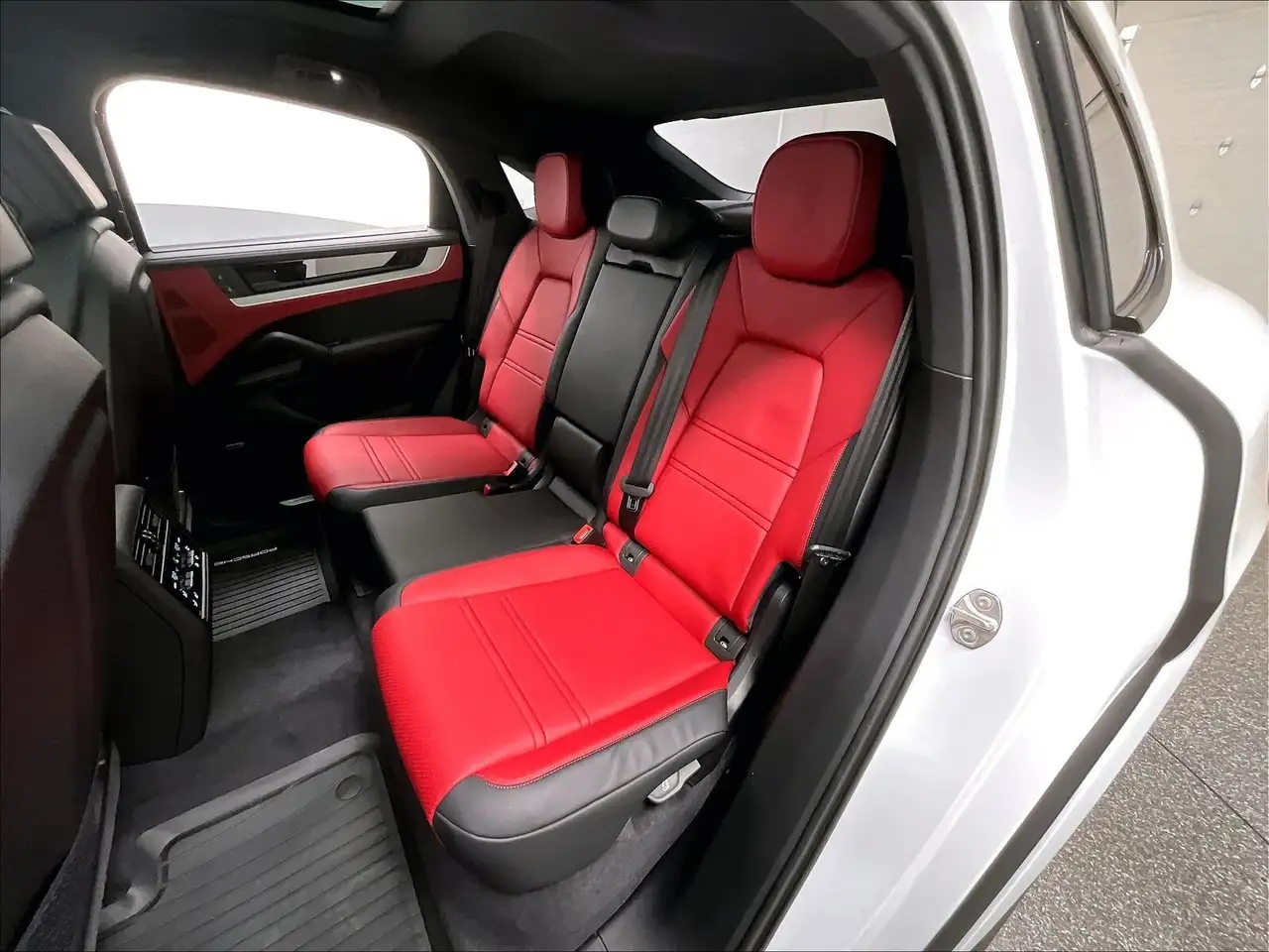 Porsche Cayenne - Image 15