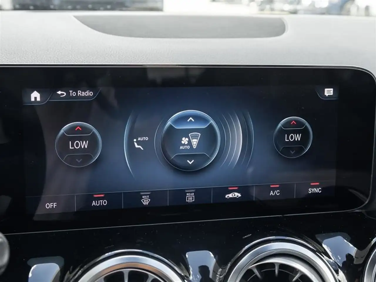 Mercedes-Benz GLA - Image 24