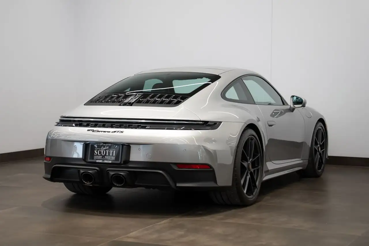 Porsche 911 - Image 4