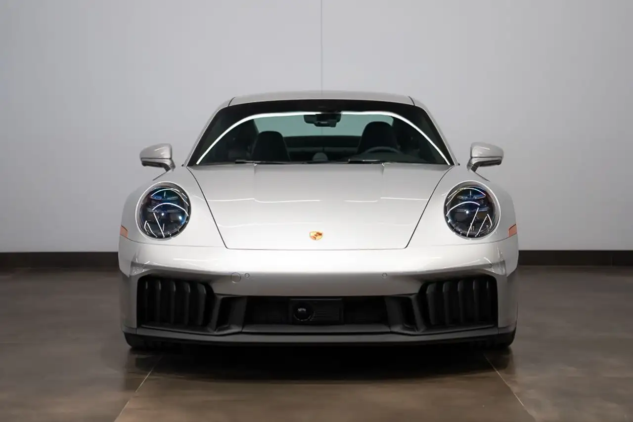 Porsche 911 - Image 2