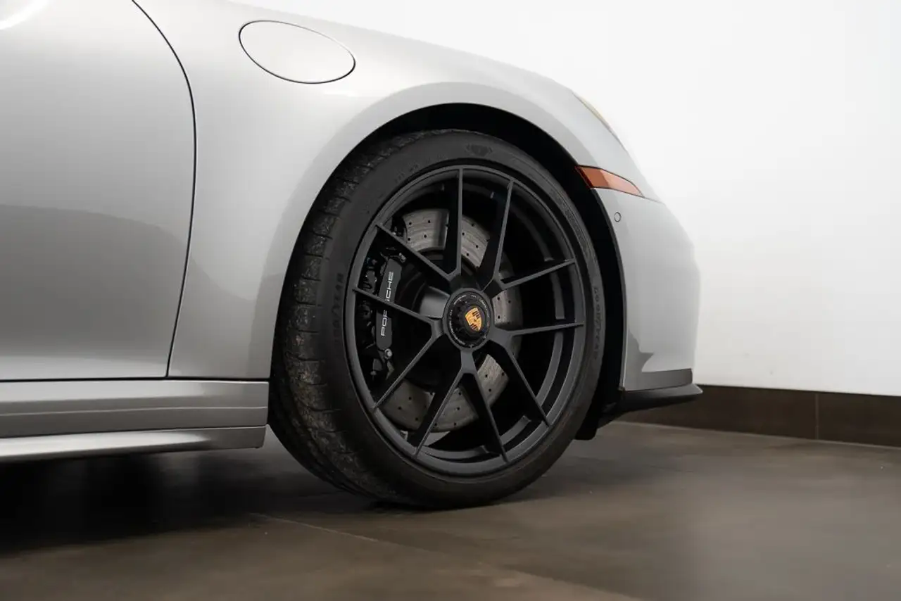 Porsche 911 - Image 8