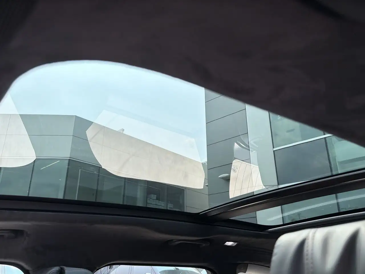 Land Rover Range Rover Velar - Image 19