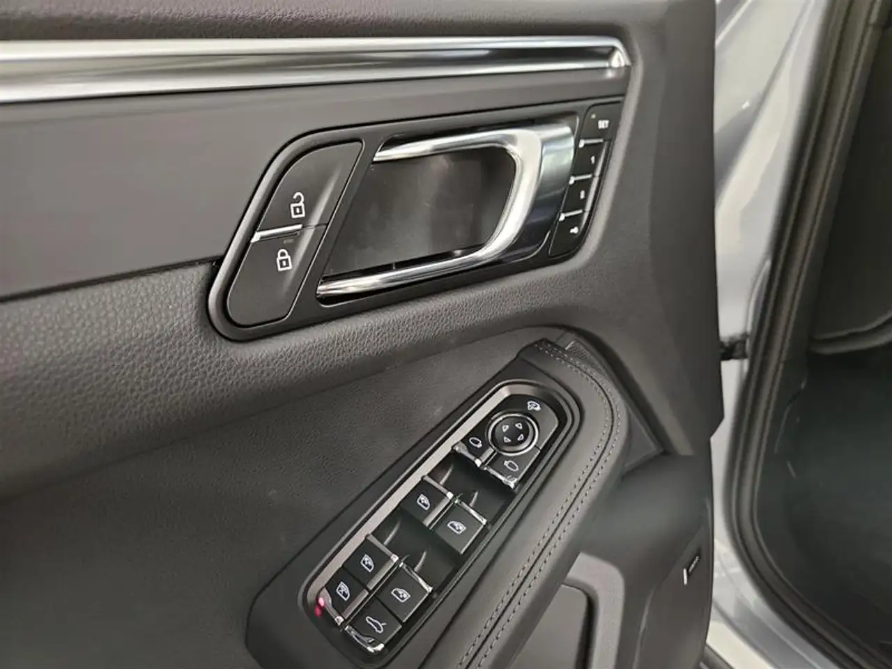 Porsche Macan - Image 20
