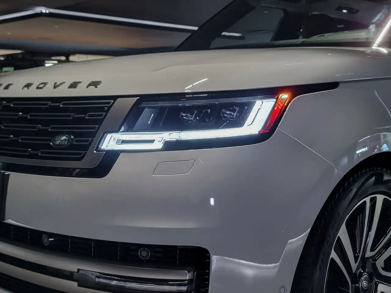Land Rover Range Rover - Image 11
