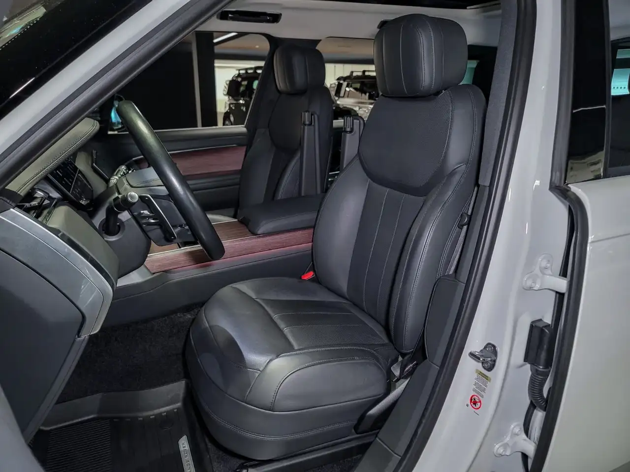 Land Rover Range Rover - Image 13