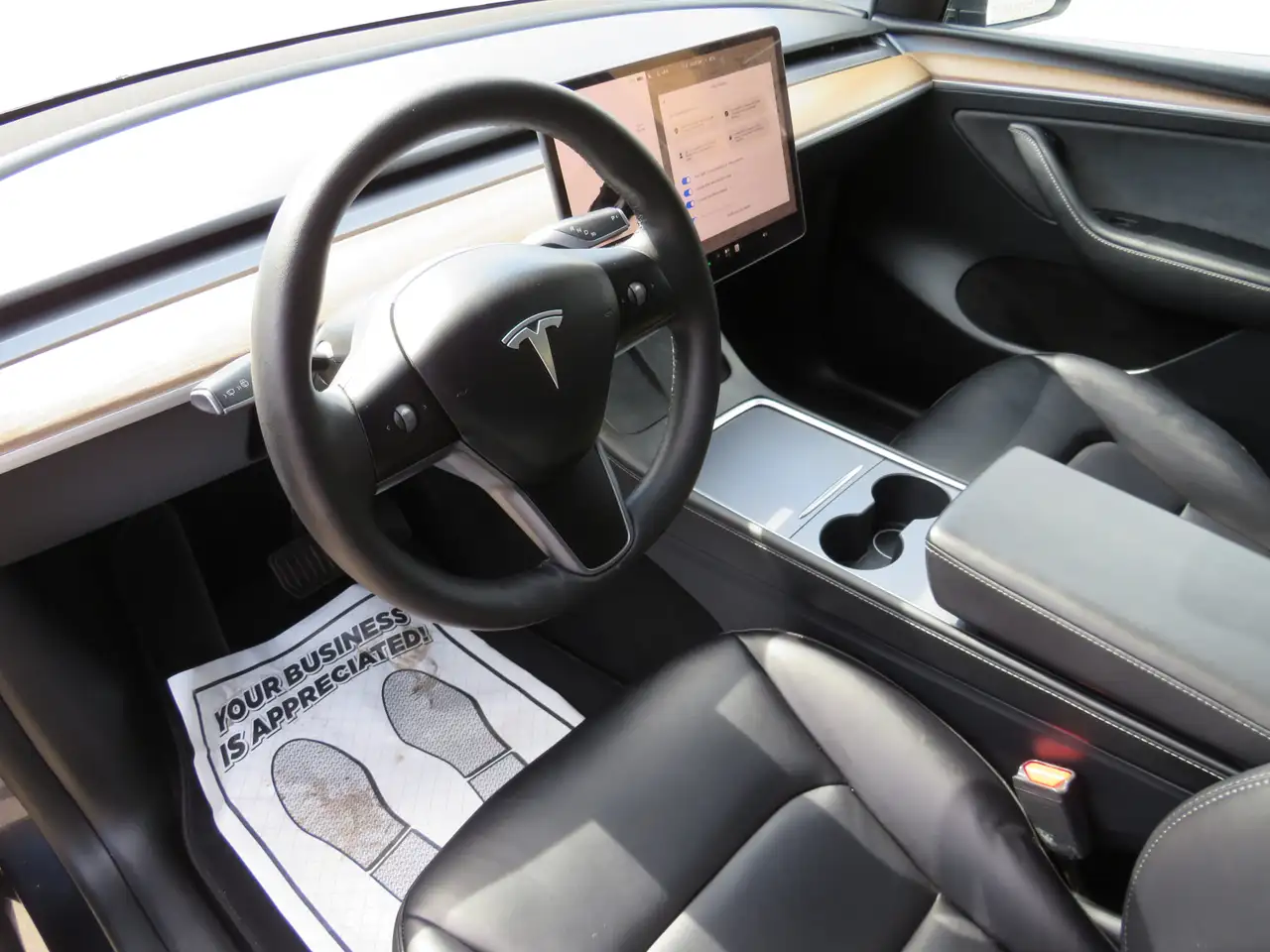 Tesla Model Y - Image 10