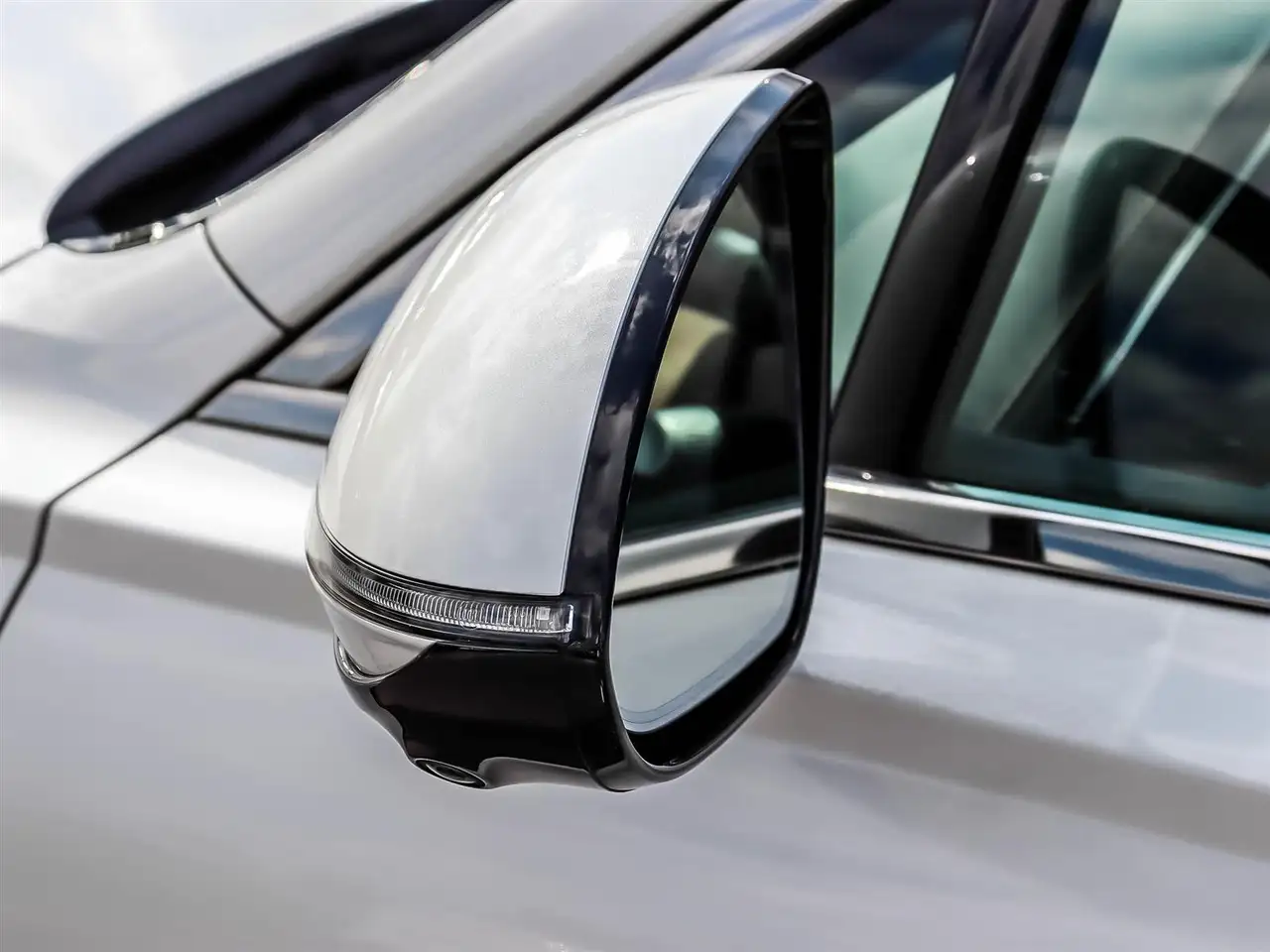 Genesis GV70 - Image 24