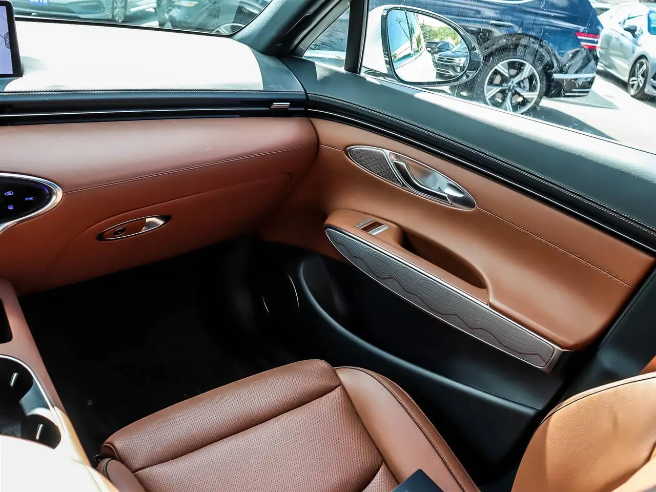 Genesis GV70 - Image 12