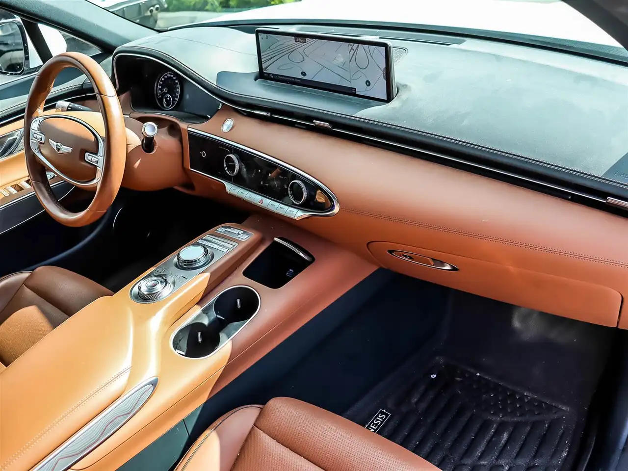 Genesis GV70 - Image 14