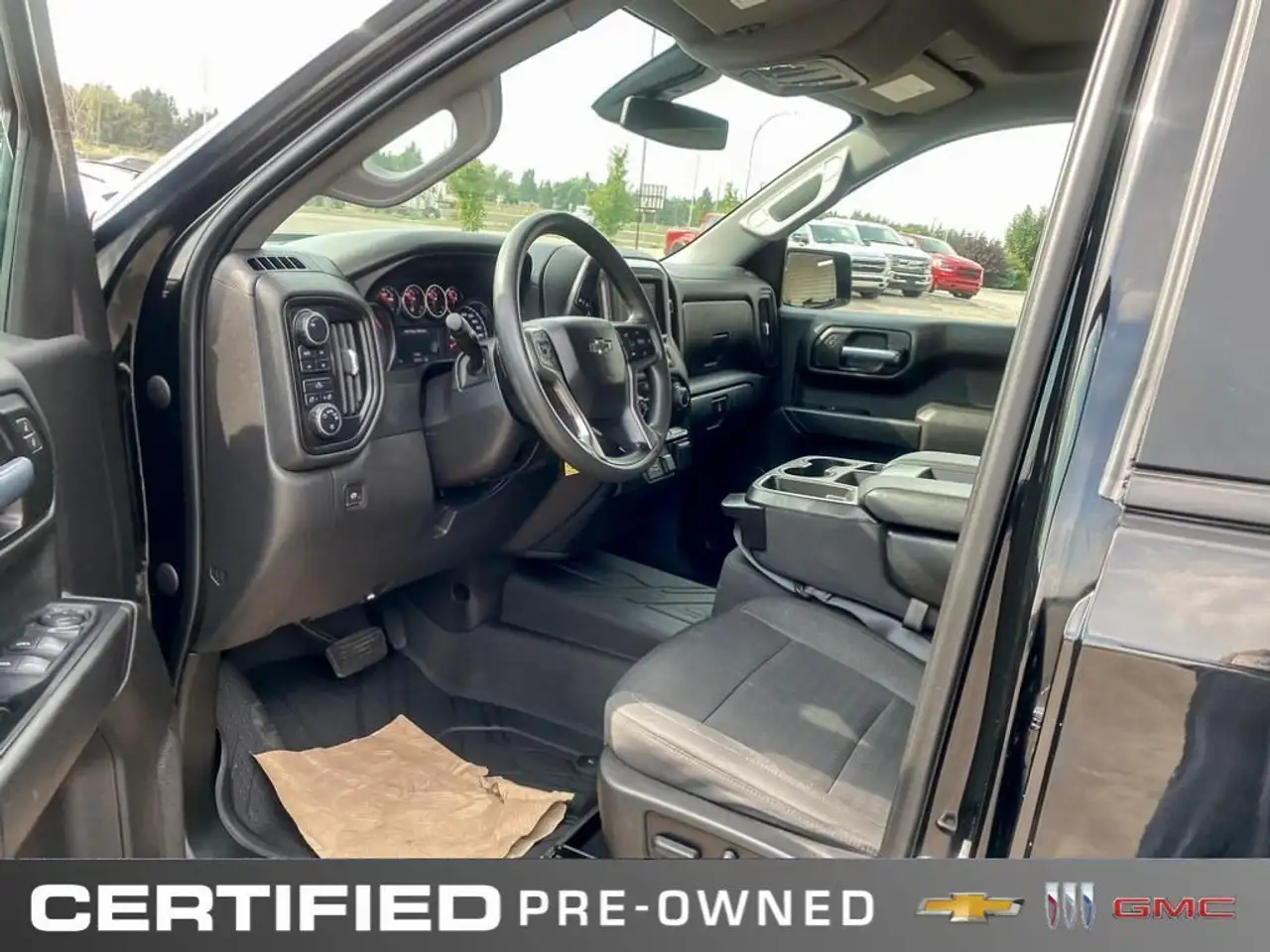 Chevrolet Silverado 1500 - Image 18