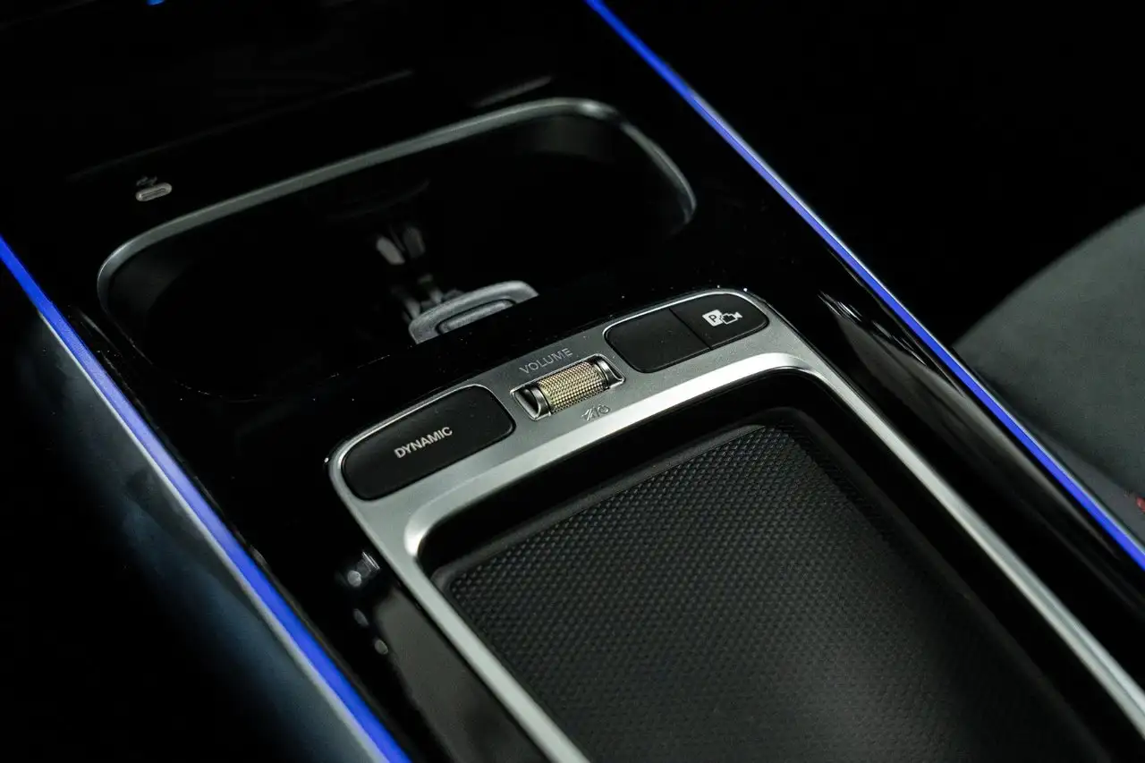 Mercedes-Benz GLA - Image 16