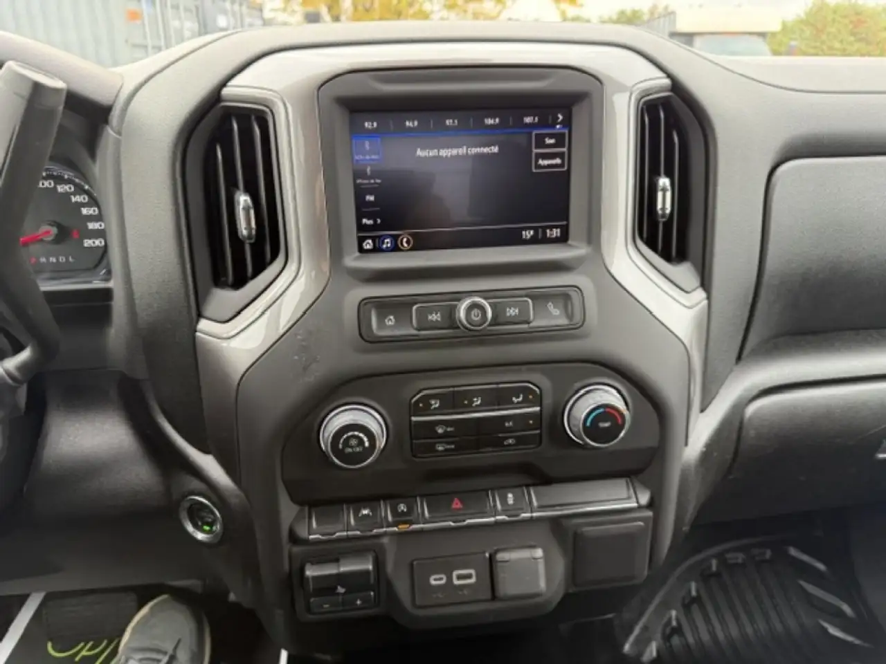 Chevrolet Silverado 1500 - Image 19